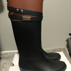 Rain boots size 7